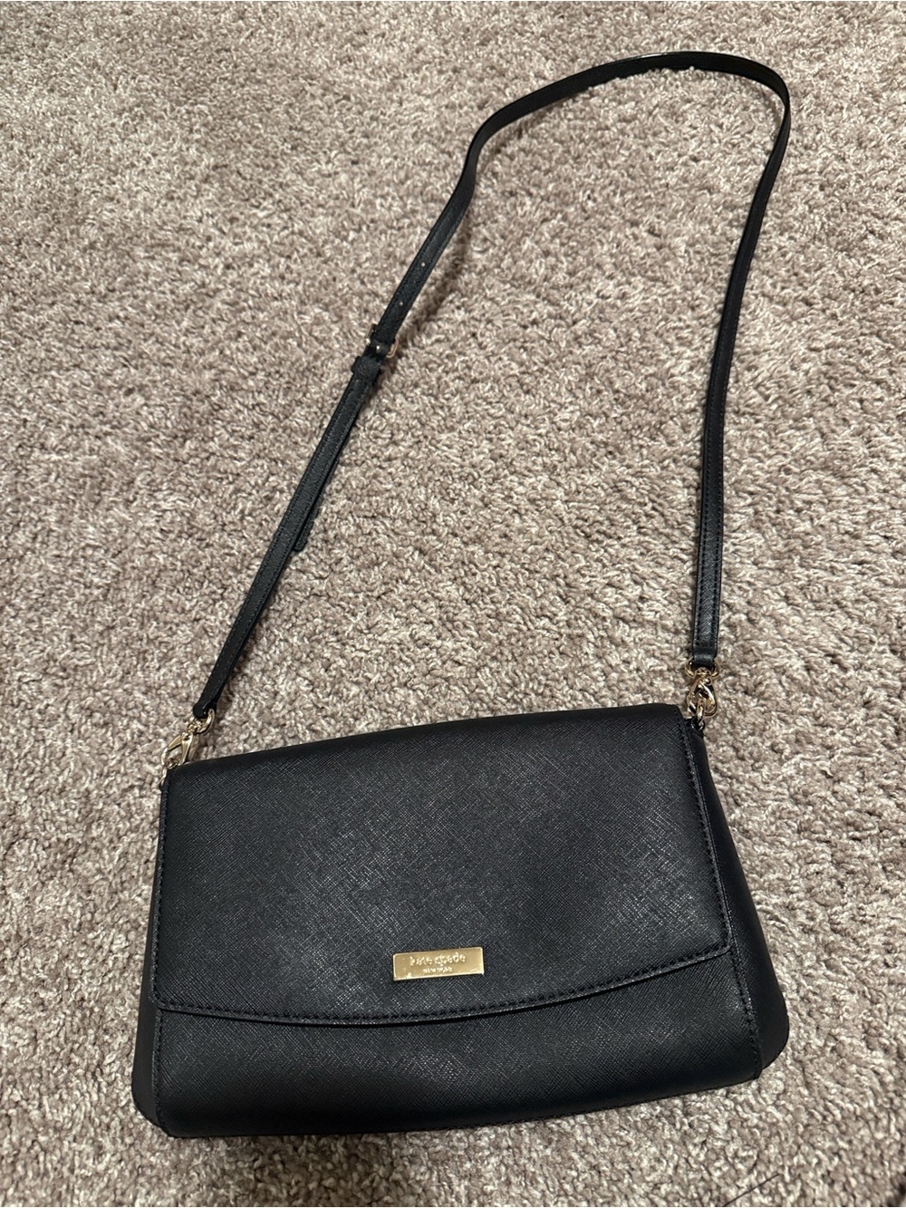 Kate Spade Convertible Black Crossbody Shoulder Bag with Gold Chain Accent - Picture 2 of 5